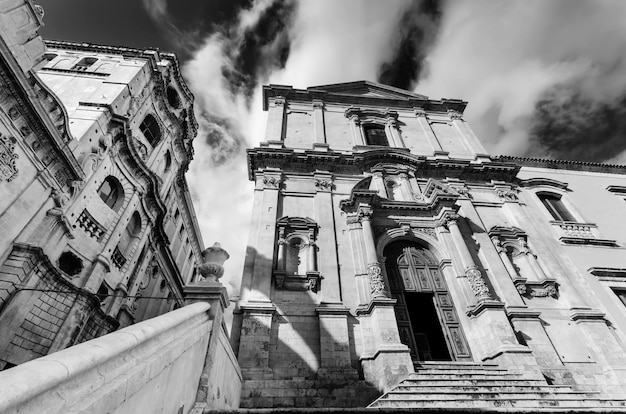 Italie Sicile Noto Siracusa Province Baroque S Francesco Façade de l'Église et Basilique et Monastère SS Salvatore