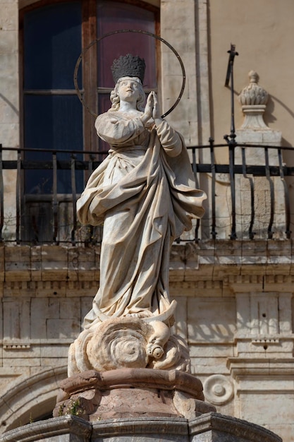 Italie Sicile Noto Siracusa Province statue baroque Immacolata