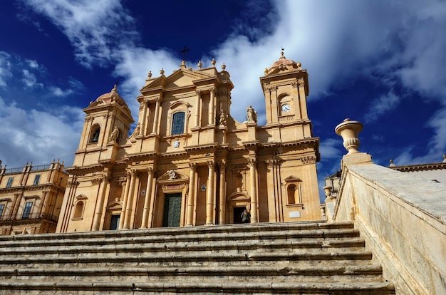 Italie Sicile Noto Siracusa Province vue de la façade baroque de la cathédrale S Nicolo 1703