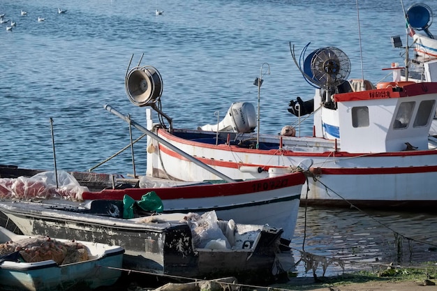 Italie, Sicile, Scoglitti (province de Ragusa); 22 février 2017, bateaux de pêche en bois siciliens dans le port