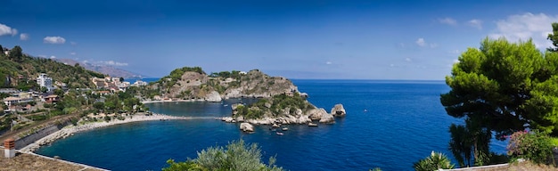 Italie Sicile Taormina bay vue panoramique sur Capo Taormina et Isola Bella