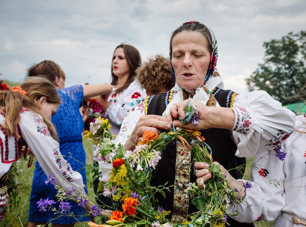 Ivana Kupala Night, également connue sous le nom de jour Ivan Kupala, une célébration slave d'origine païenne ancienne marquant la fin du solstice d'été et le début de la récolte - Midsummer