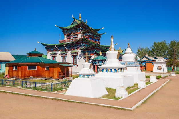 Ivolginsky datsan est le temple bouddhiste situé près de la ville d'Ulan-Ude en Bouriatie, Russie