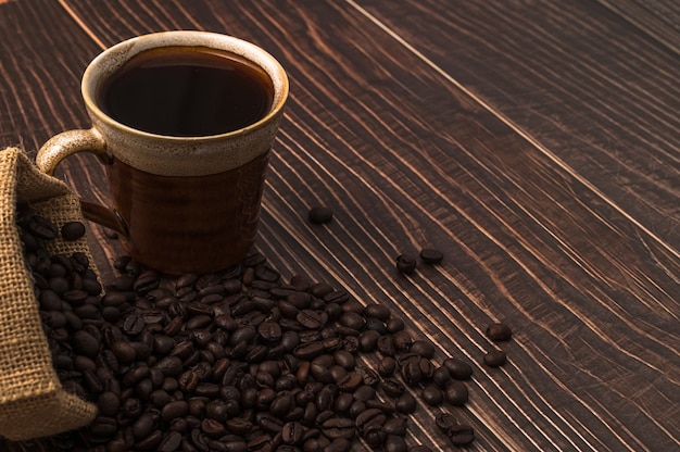 J'adore Boire Du Café, Des Tasses à Café Et Des Grains De Café Sur La Table