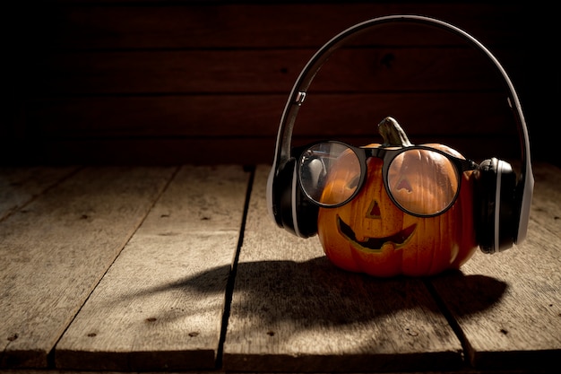 Jack o lantern avec un casque