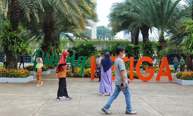 Jakarta Indonésie en août 2022 Visiteurs amoureux de la flore et de la faune visitant l'exposition Flona 2022 au Banteng Field dans le centre de Jakarta