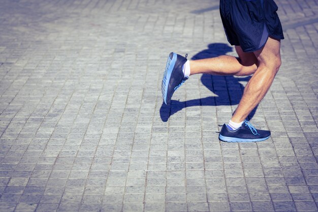 Jambes d&#39;un athlète en cours d&#39;exécution