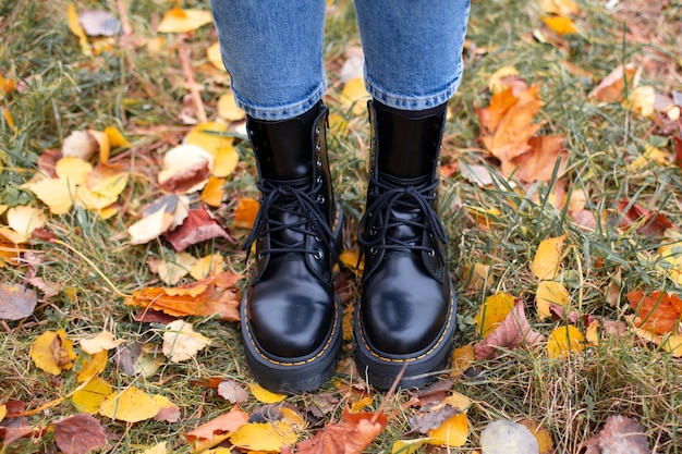 Jambes Féminines En Chaussures De Mode