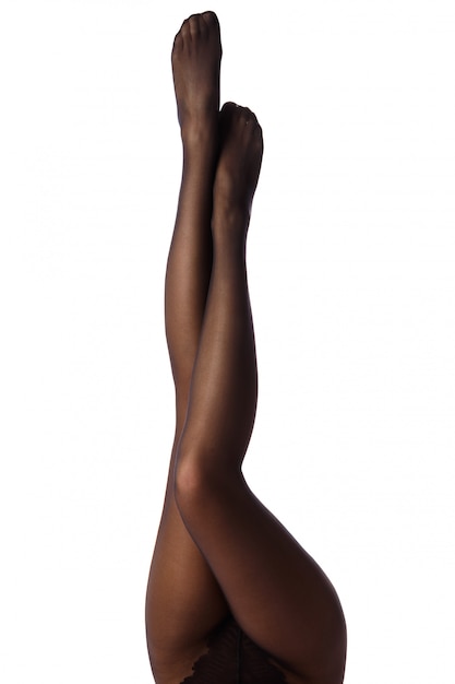 Jambes féminines en collants noirs