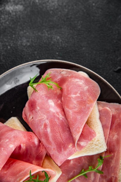 jambon frais tranche de viande de porc nourriture délicieuse manger apéritif repas nourriture collation sur la table copie nourriture spatiale
