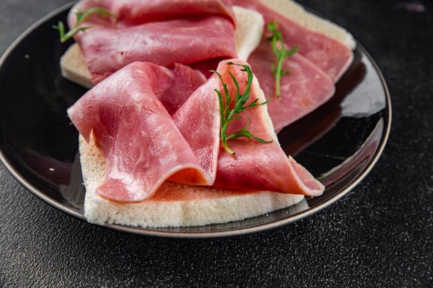 Photo jambon tranche de porc viande fraîche nourriture savoureuse manger apéritif repas nourriture collation sur la table copie nourriture spatiale