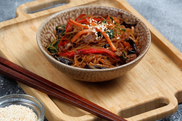 japchae cuisine authentique coréenne nouilles de verre sautées aux légumes