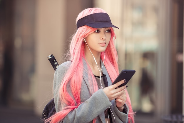 Japon Anime Cosplay. Mode fille asiatique à l'extérieur.