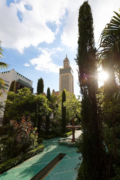 Photo le jardin de la grande mosquée de paris temple musulman en france il a été fondé en 1926 en signe de gratitude envers les tirailleurs musulmans