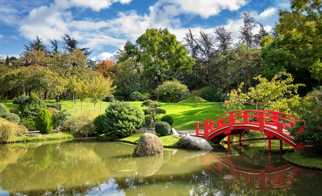 Le jardin japonais par une journée ensoleillée. Quartier Compans Caffarelli. Toulouse. France