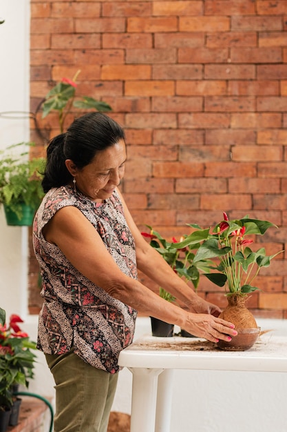 Le jardinage Grace Latina Aînés Évasion créative