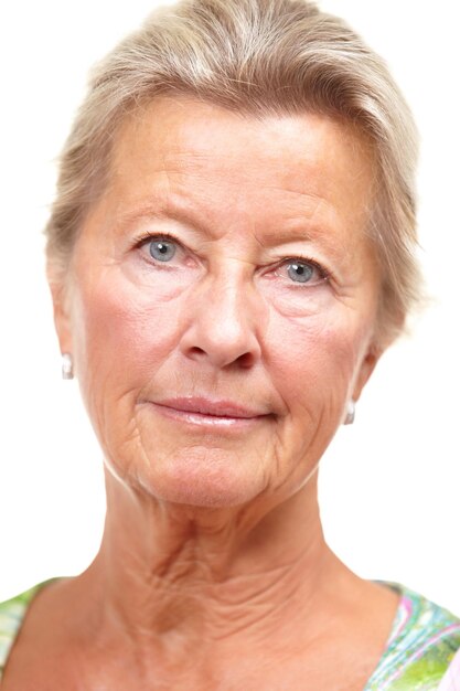 Photo je définis ma beauté prise de vue en studio d'une femme mûre isolée sur blanc