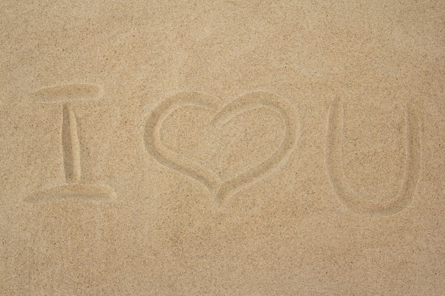 "Je t'aime" message sur la plage de sable