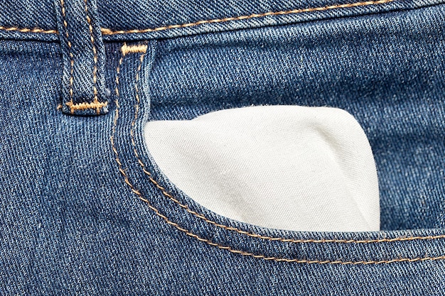 Un jean avec une poche vide. Pris en studio avec une marque 5D III.