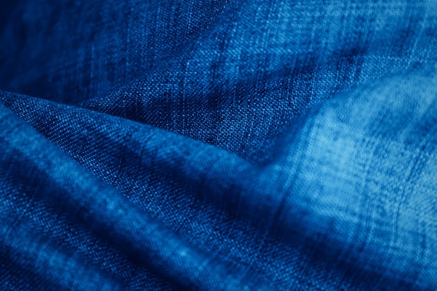 Jeans bleus bouchent fond de texture. Fond de jeans, texture denim propre naturel bleu clair. Teinture créative. Couleur tendance bleu classique. Couleur de 2020.