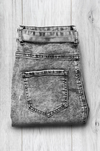 Jeans sur fond en bois