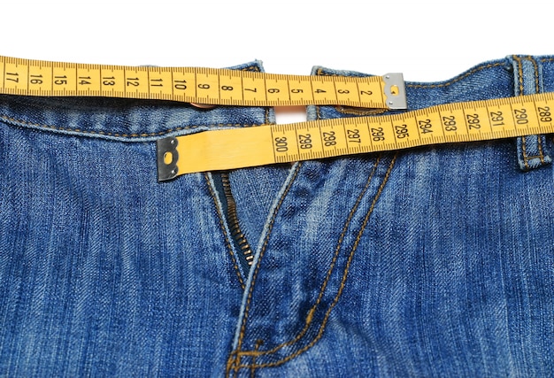 Jeans et ruban à mesurer