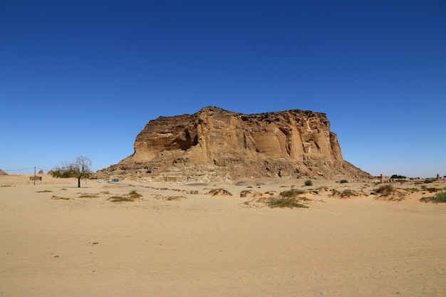 Jebel Barkal est une montagne sacrée au Soudan