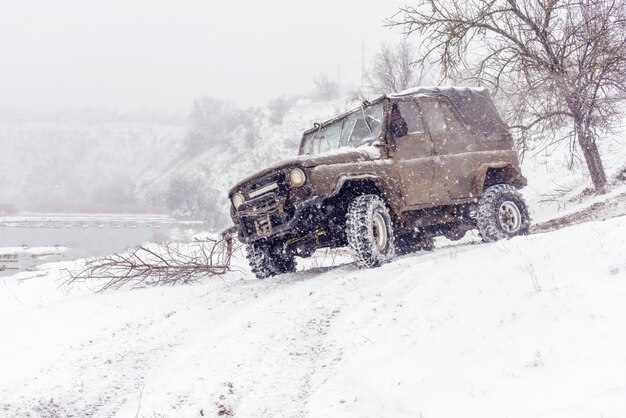 Jeeps en compétition de rallye d&#39;hiver