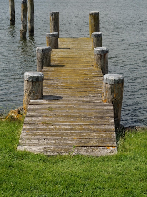 jetée sur la rivière Schlei en Allemagne