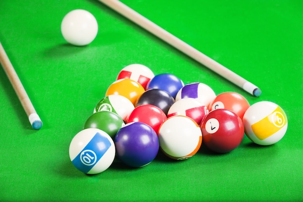 jeu de billard boules de billard sur la table