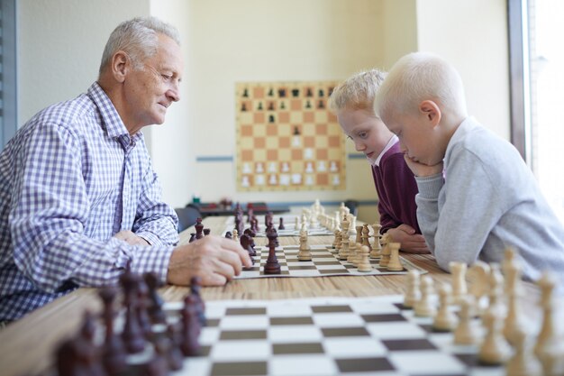 Jeu d'échecs entre les générations