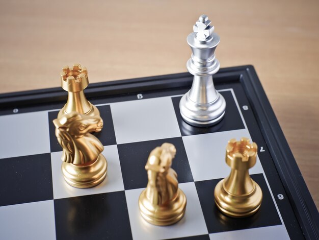le jeu final des affaires fait par les échecs