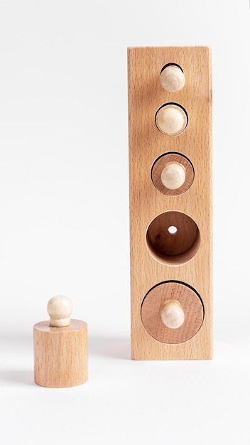 Jeu pour enfants en bois par système Montessori Cylindres à boutons en bois pour jouer à la maternelle et à la maternelle