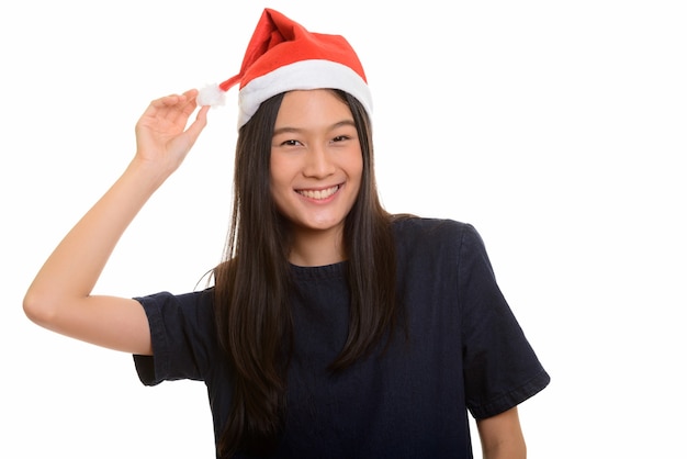 Jeune adolescente asiatique heureuse souriante prête pour Noël