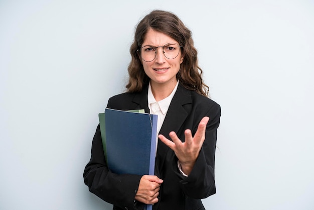 Jeune adulte jolie femme master étudiant à l'université