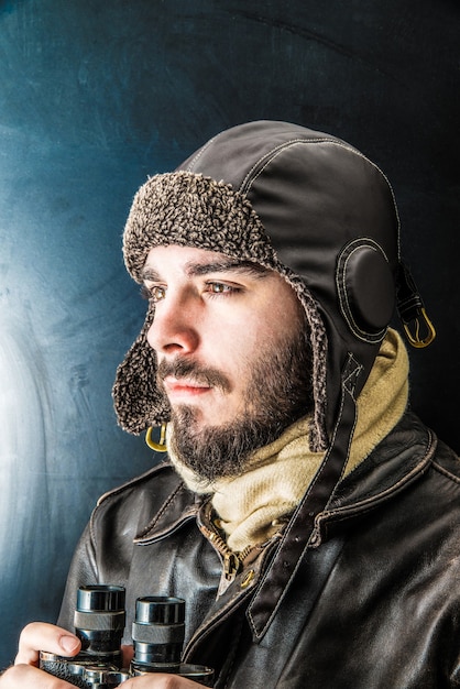 Un jeune aviateur à l'ancienne