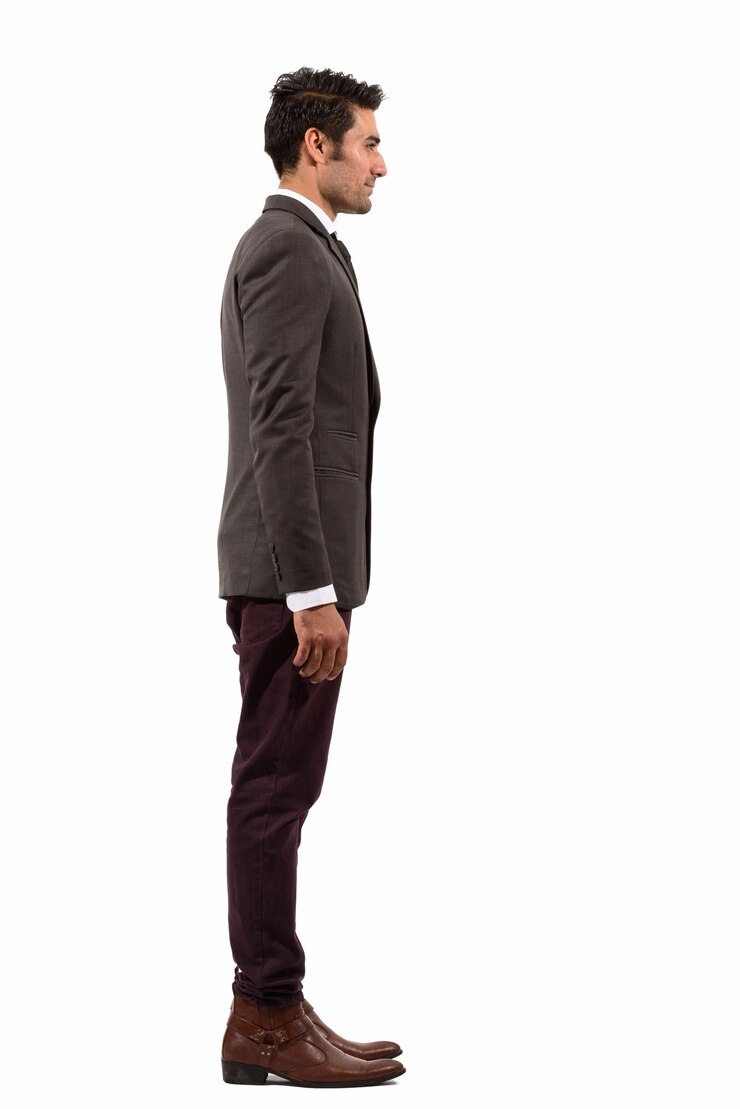 Photo jeune bel homme persan sur blanc