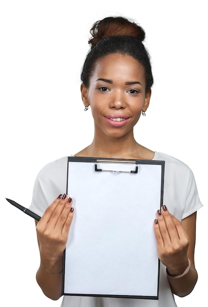 Jeune belle femme afro-américaine avec le presse-papier