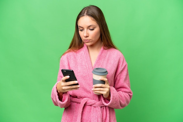 Photo jeune belle femme blonde sur un fond isolé