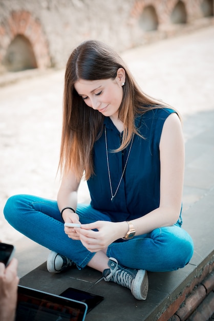 jeune belle femme hipster