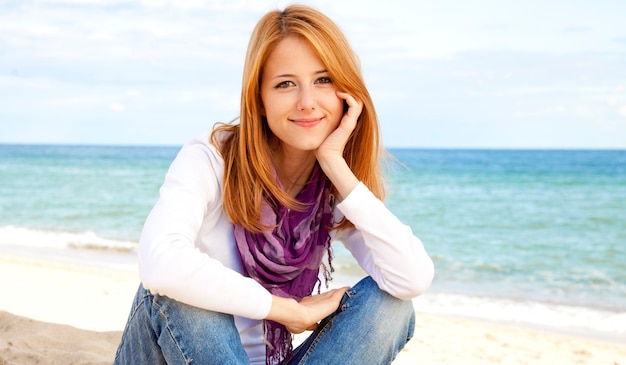 Jeune Belle Fille à La Plage