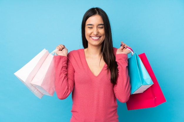 Jeune, brunette, femme, bleu, tenue, achats, sacs, Sourire