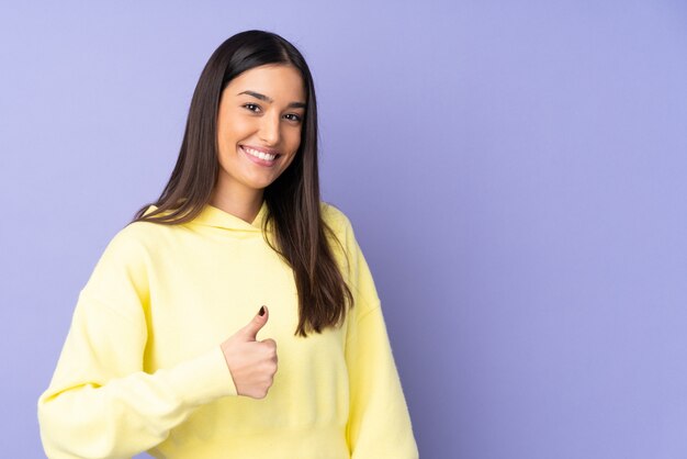 Jeune, caucasien, femme, isolé