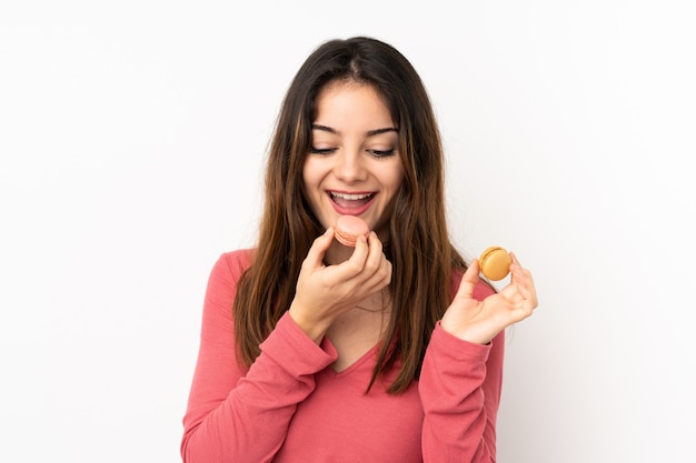 Jeune, caucasien, femme, rose, mur, tenue, coloré, français, macarons, manger