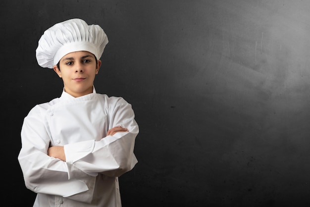 Jeune chef dans le noir