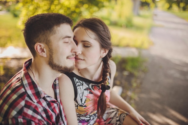 Jeune couple amoureux