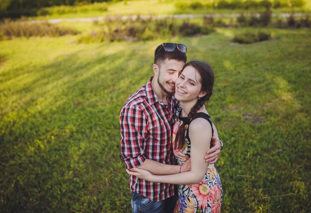 Jeune couple amoureux