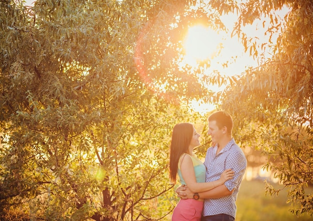 Jeune couple amoureux