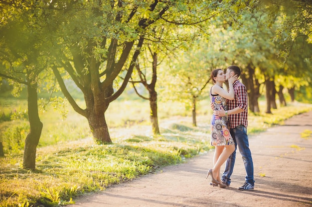 Jeune couple amoureux