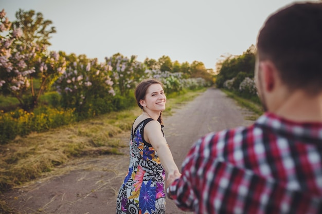 Jeune couple amoureux